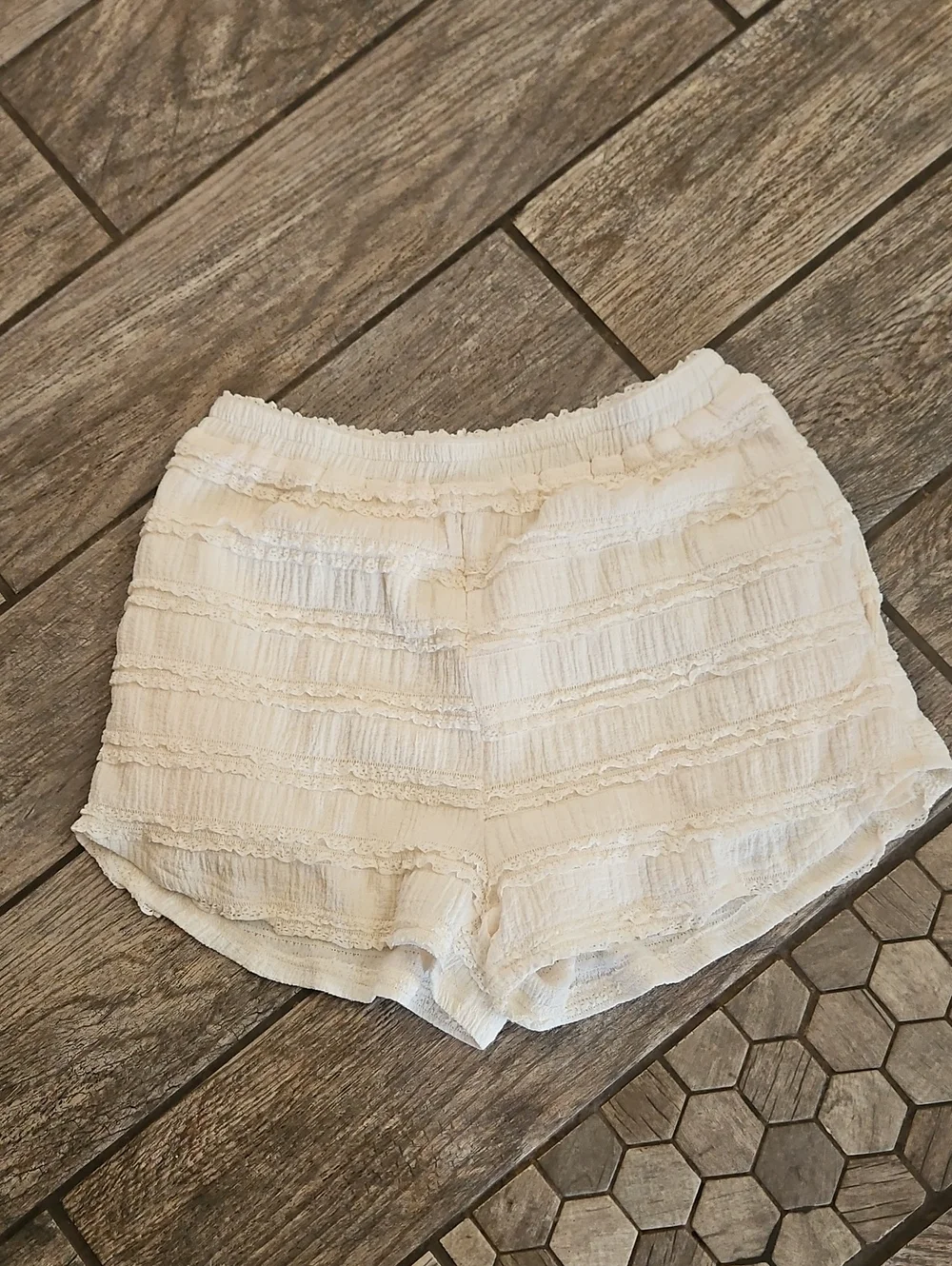 Listicle Cream Lace Ruffled High-Waist Shorts Size Small New No Tags